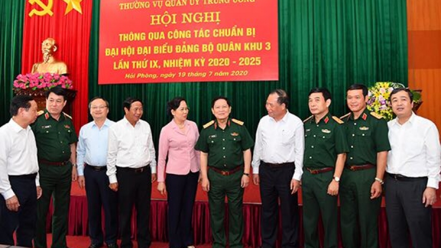 Bộ trưởng Ngô Xuân Lịch chủ trì buổi làm việc của Quân ủy Trung ương